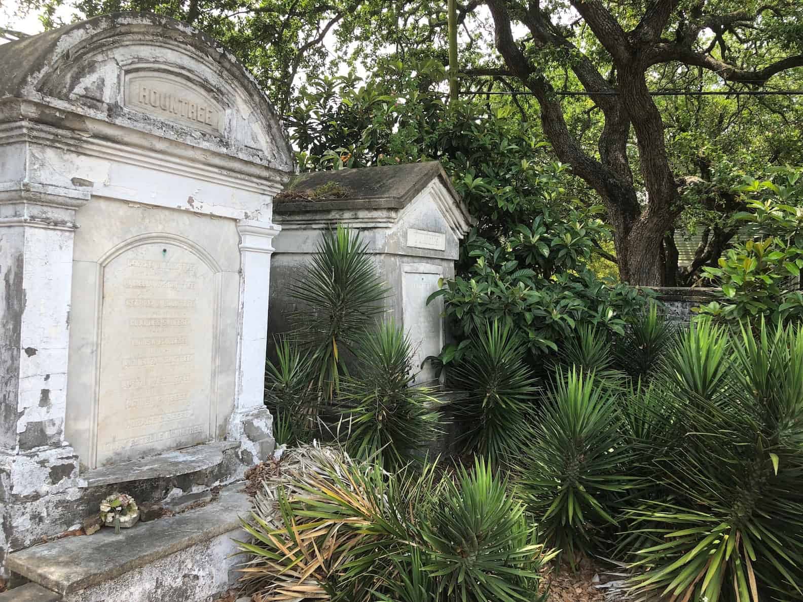 lafayette-number-one-cemetery-new-oreleans-garden-district-louisiana-above-ground-cemetery-free-things-to-do-new-orleans