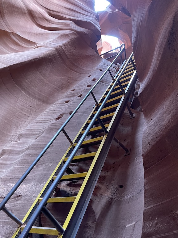 lower antelope canyon ladders