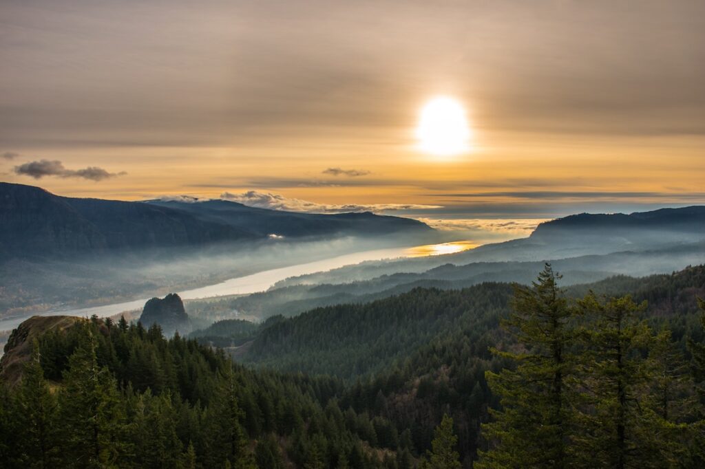 Hazy sunrise views overlooking Columbia River Gorge. Forest, mountains, Columbia River. Portland, Oregon. Free things to do in Portland.