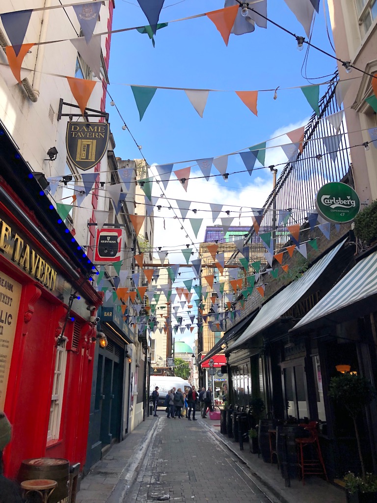 dublin streets bar district ireland