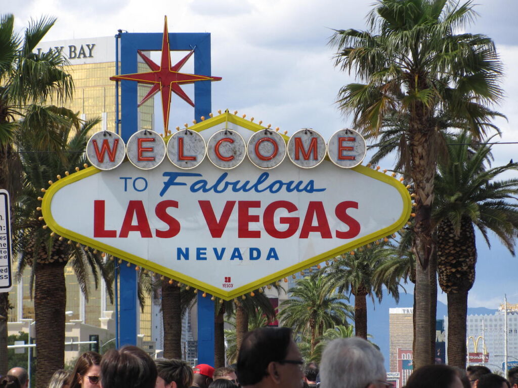 welcome to fabulous las vegas nevada sign