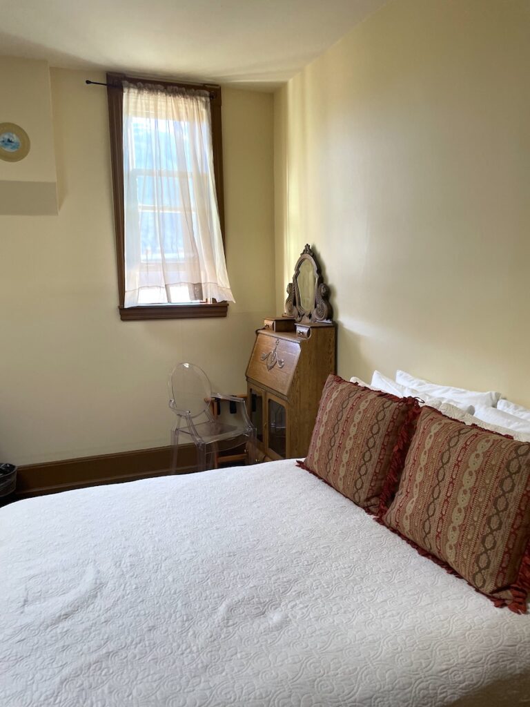 Guest room Teller House Hotel Silverton Colorado