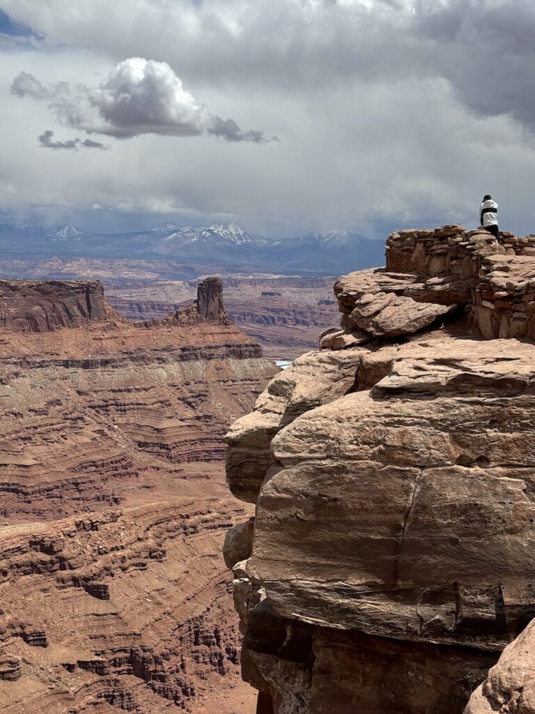 hikers on pyramid canyon overlook trail dead horse point state park utah