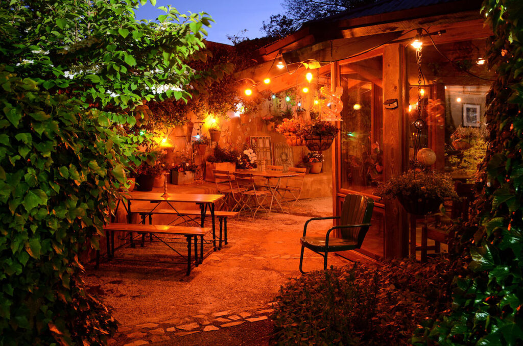 El Portal Exterior Courtyard 2216 RGB 2000
