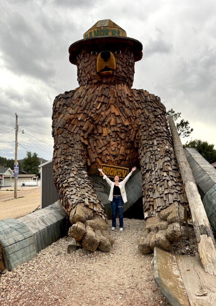 chainsaw art of smoky the bear Hill City South Dakota Black Hills