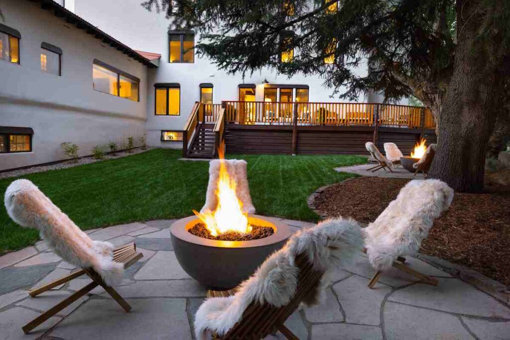 Eagle River Inn Minturn Colorado near vail fire pit